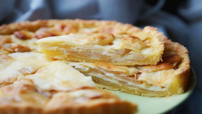 Tarte aux pommes et à la crème anglaise rapide et super crémeuse La