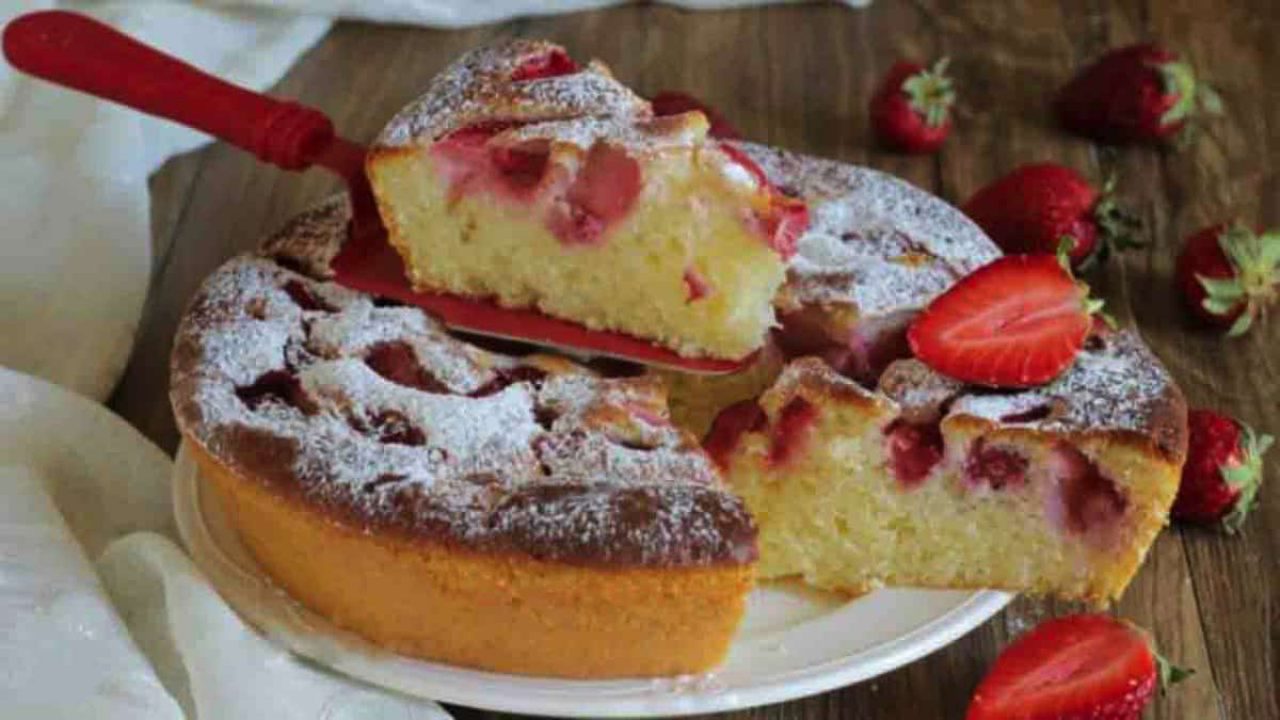 Gateau Au Yaourt Grec Et Fraises Tres Gourmand La Recette Parfaite