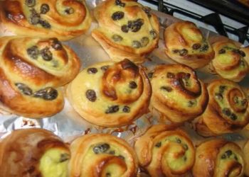 Pains aux raisins à la crème pâtissière