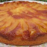 Gâteau Moelleux au Yaourt et aux Pommes Caramélisées