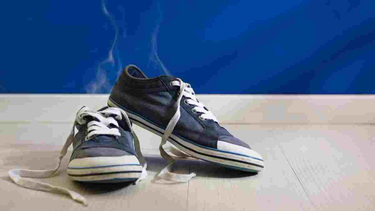 Comment éliminer les mauvaises odeurs de vos chaussures de 4 façons différentes de manière rapide et efficace ?