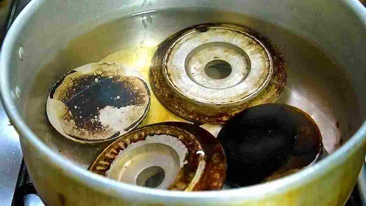Comment nettoyer les anneaux de poêle brûlés ?