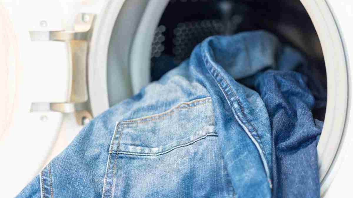 Astuces infaillibles pour préserver les jeans des inconvénients du lavage