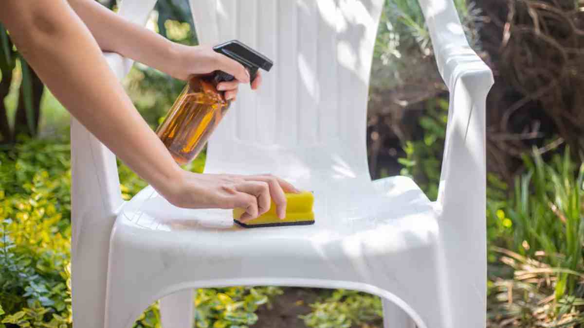 Comment enlever les taches sur vos chaises en plastique du jardin