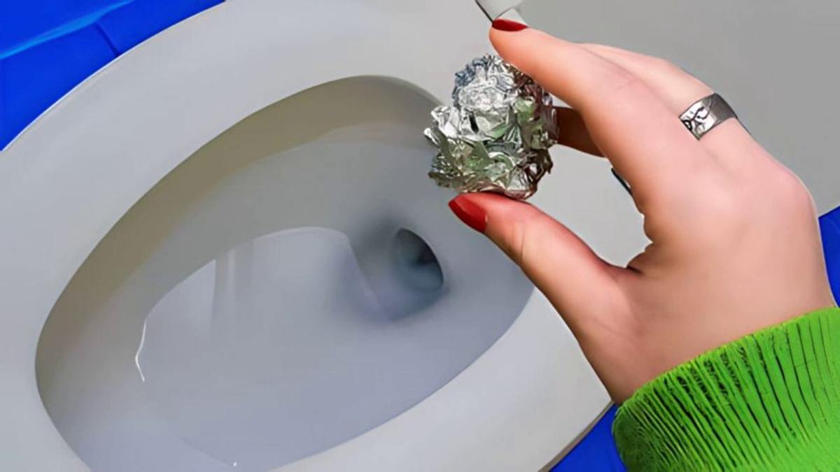 papier aluminium dans les toilettes