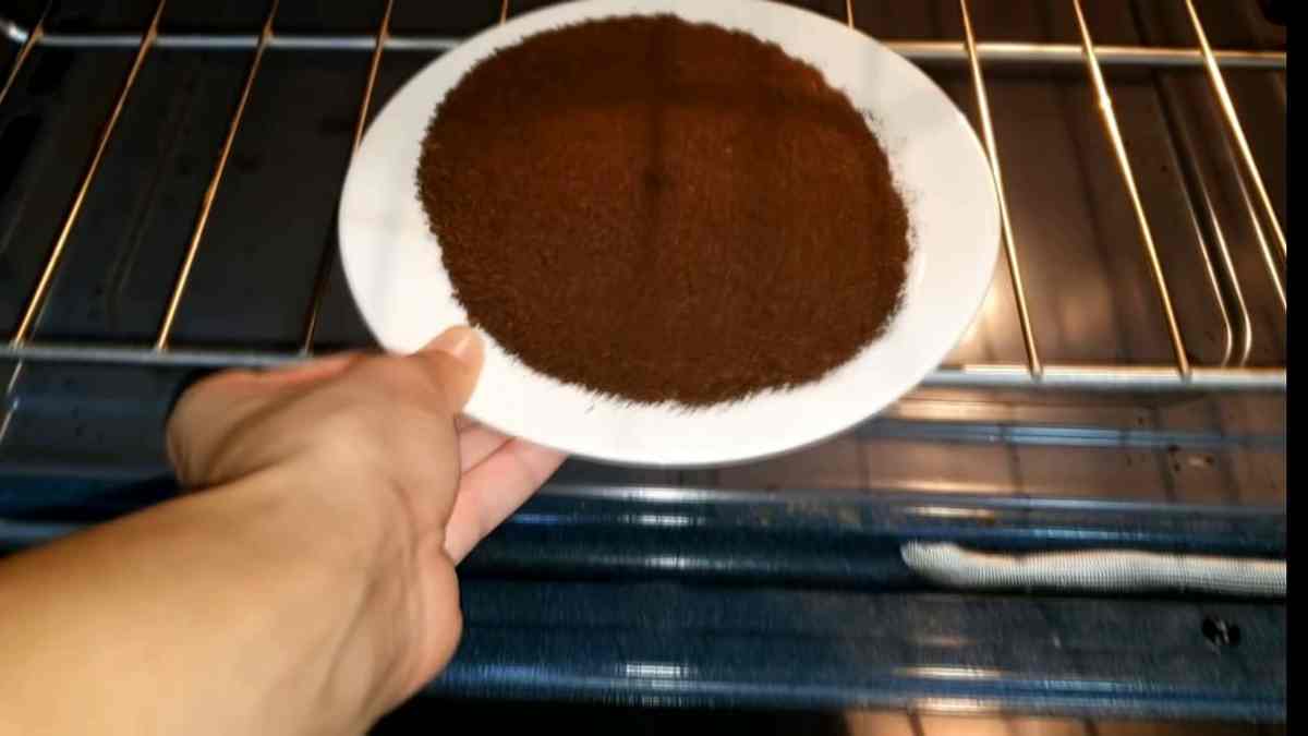 marc de café dans le four