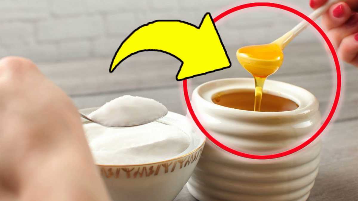 Mélangez le miel et le bicarbonate de soude
