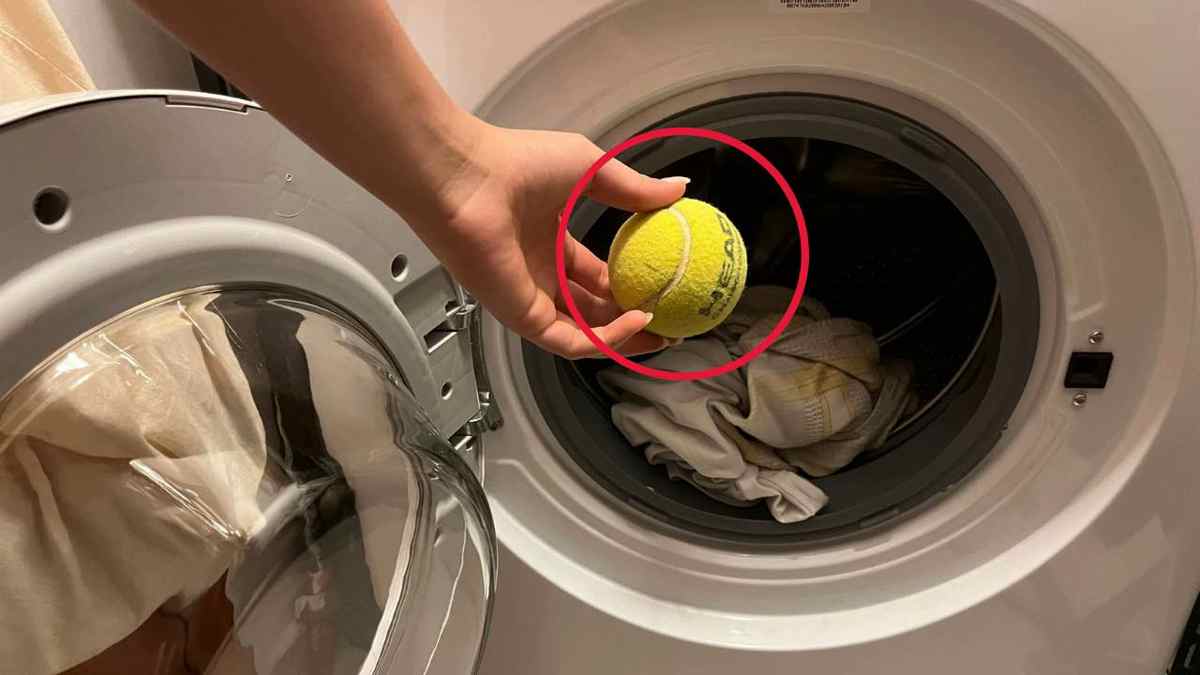 Mettez une balle de tennis dans la machine à laver