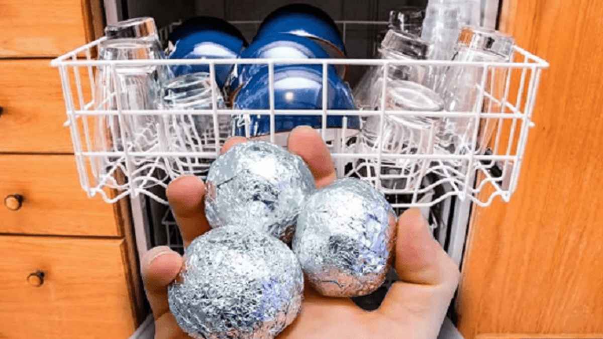 3 boules d'aluminium dans le lave-vaisselle