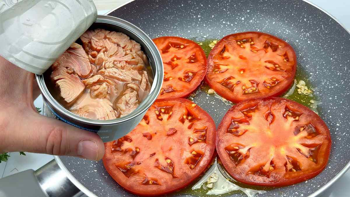 tomate et une boîte de thon