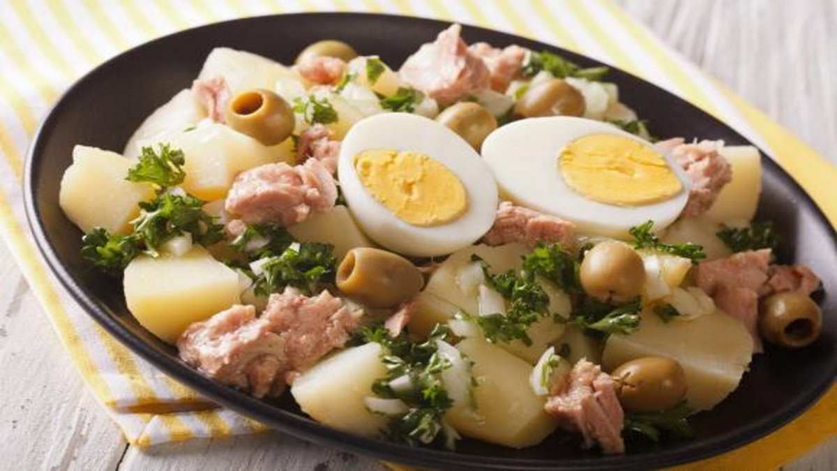 Salade de pommes de terre au thon et aux œufs