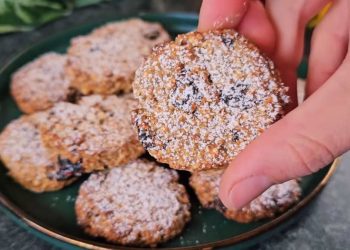biscuits aux flocons d'avoine aux pommes aux bananes et aux noix