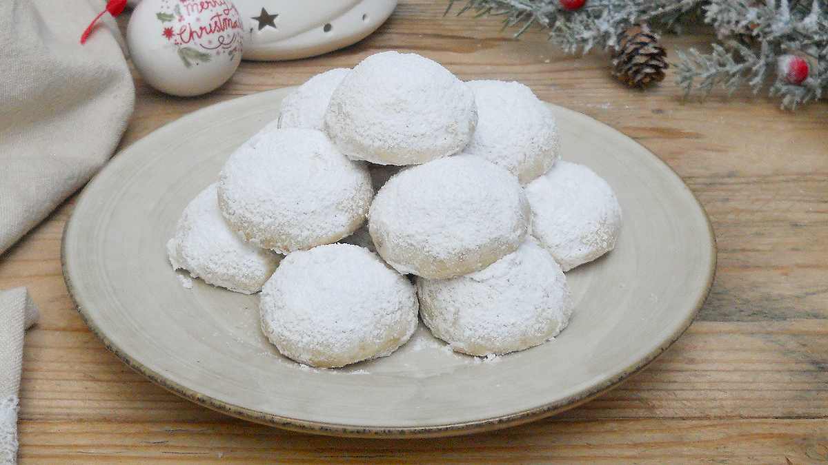 Biscuits boule de neige aux noix