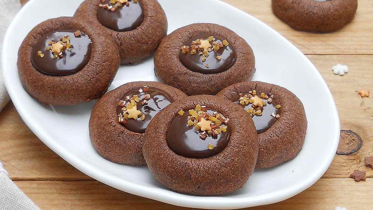 Biscuits au cacao avec ganache au chocolat et au café