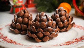 Biscuits de Noël en forme de pommes de pin