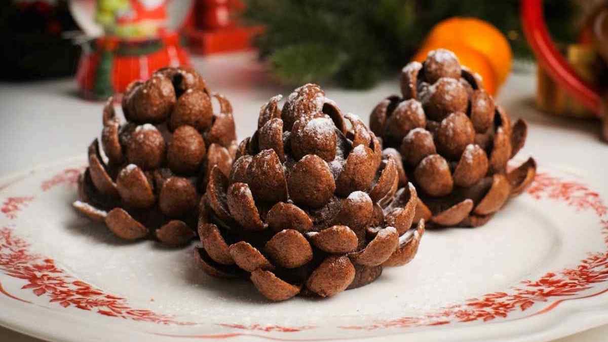 Biscuits de Noël en forme de pommes de pin