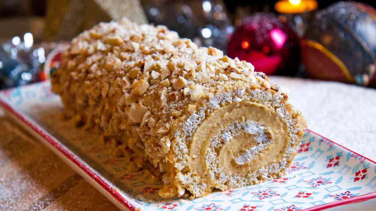 Bûche au café et aux noisettes