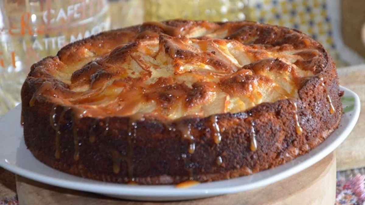 Gâteau au Yaourt aux Pommes et Caramel Beurre Salé