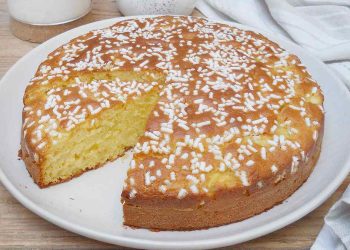 Gâteau au Yaourt et aux Poires en 5 Minutes