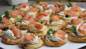 Petits Pains Feuilletés au Saumon et Fromage à Tartiner