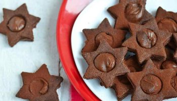 Poinsettias : Biscuits de Noël au Cœur Fondant de Nutella