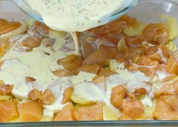 Ragoût de poulet et pommes de terre au four