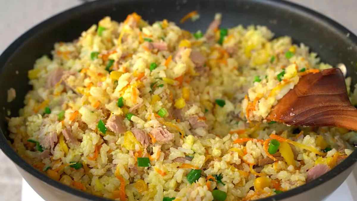 Riz Sauté aux Légumes Croquants et Thon Épicé : Une Recette Savoureuse et Légère