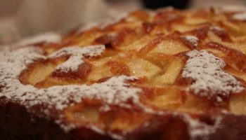 Gâteau moelleux aux 3 pommes prêt en 10 minutes