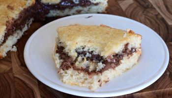 Gâteau magique au chocolat, noix de coco et cœur fondant au Nutella