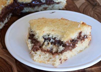 Gâteau magique au chocolat, noix de coco et cœur fondant au Nutella