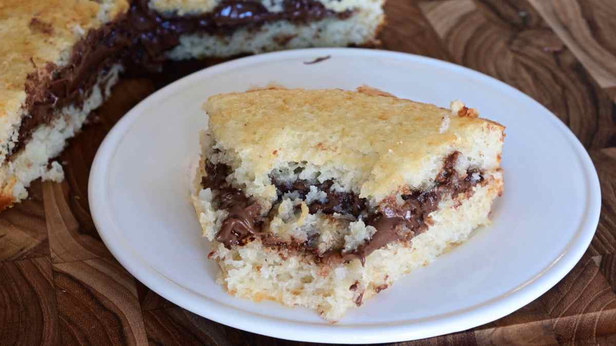 Gâteau magique au chocolat, noix de coco et cœur fondant au Nutella