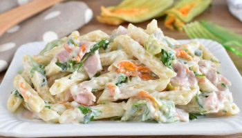 Salade de pâtes aux fleurs de courge