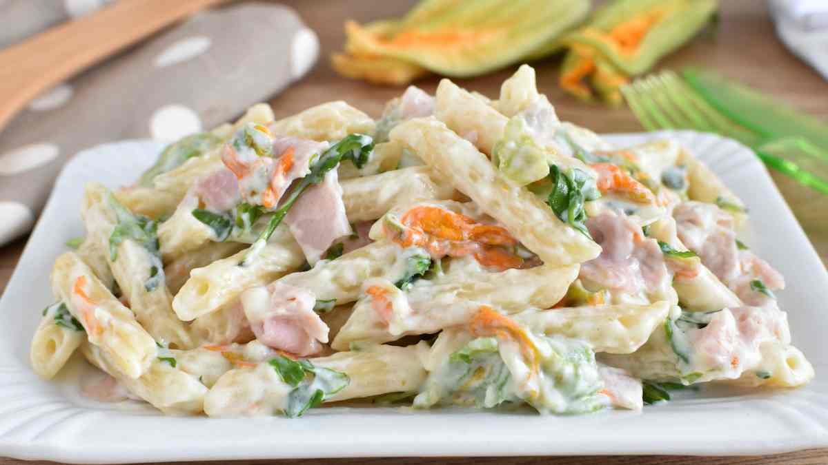 Salade de pâtes aux fleurs de courge